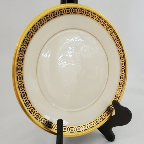 RARE and Discontinued Lenox Tudor Salad Plate - Picture 2 of 4